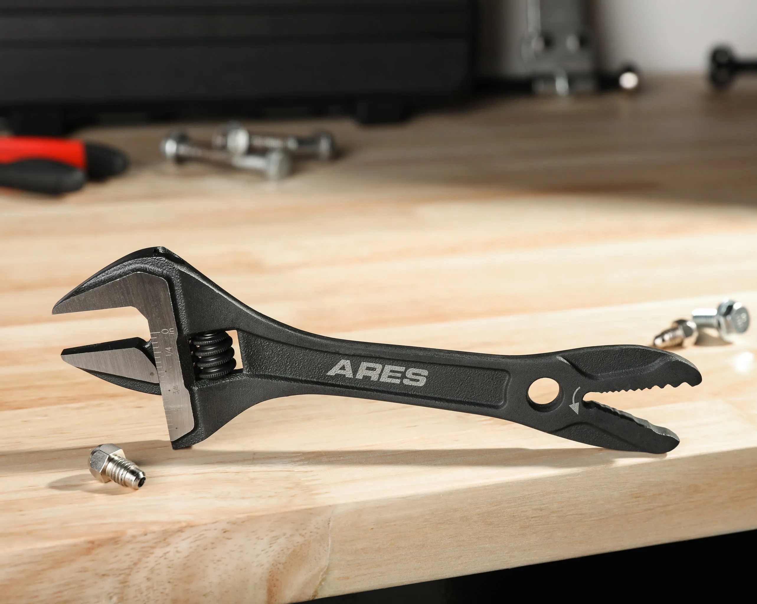 ARES 79007 - 8-Inch Adjustable Alligator Wrench