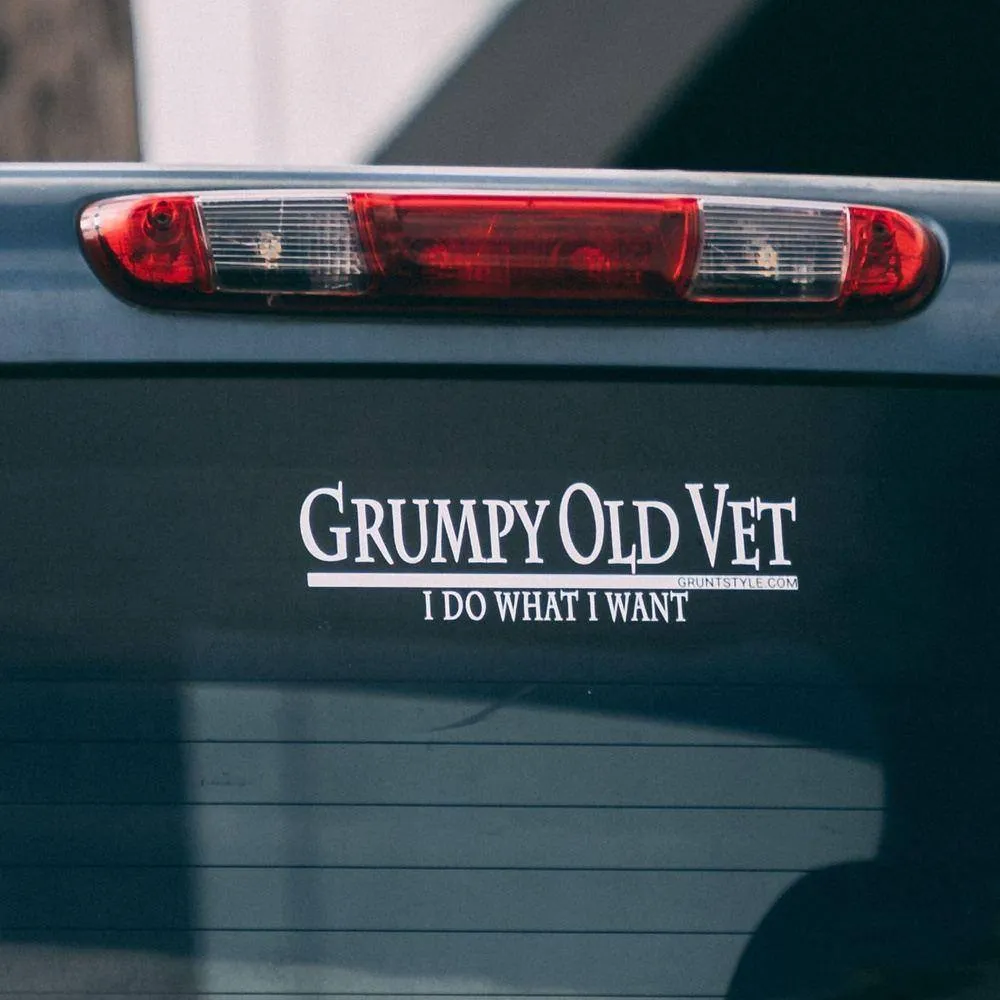 Grumpy Old Vet Decal